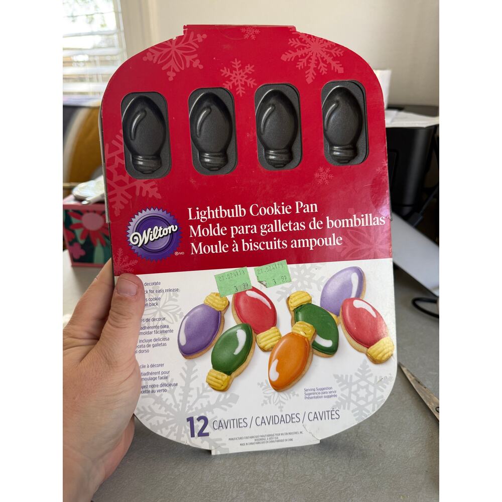 Wilton Lightbulb Cookie Pan 12 Cavities Decorative Baking Pan NEW